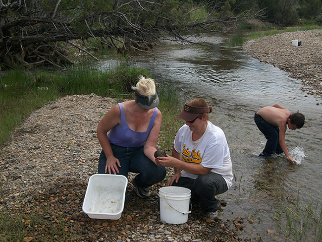 Barb (L) and Anine hunt along the river for agate.