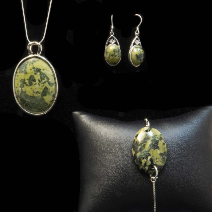 Gogunjula Jasper Set